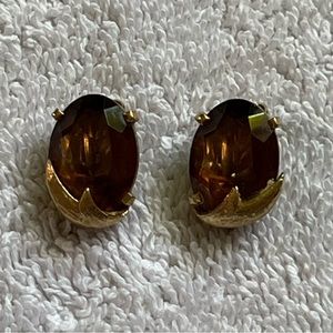 Vintage clip-on earrings from 1940